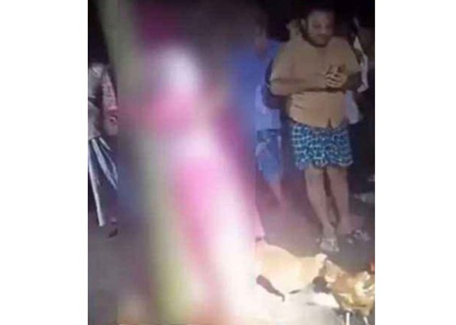 মুরগি চুরির অপবাদ দিয়ে গাছে বেঁধে নারীকে নির্যাতন